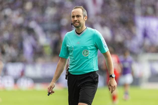 VfL Osnabrück vs. Hertha BSC; Osnabrück, 19.05.2024 Patrick Alt (Schiedsrichter) 2. Fußball Bundesliga 34. Spieltag: VfL Osnabrück vs. Hertha BSC, Stadion Bremer Brücke am 19.05.2024. DFB DFL REGULATIONS PROHIBIT ANY USE OF PHOTOGRAPHS AS IMAGE SEQUENCES AND OR QUASI-VIDEO.