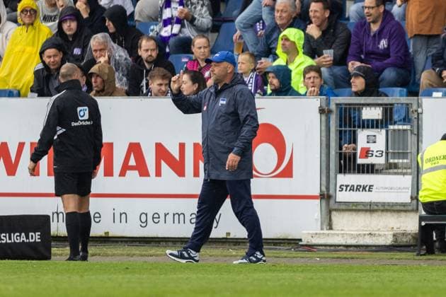 VfL Osnabrück vs. Hertha BSC; Osnabrück, 19.05.2024 Pal Dardai (Trainer Hertha BSC Berlin) 2. Fußball Bundesliga 34. Spieltag: VfL Osnabrück vs. Hertha BSC, Stadion Bremer Brücke am 19.05.2024. DFB DFL REGULATIONS PROHIBIT ANY USE OF PHOTOGRAPHS AS IMAGE SEQUENCES AND OR QUASI-VIDEO.