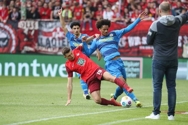 19.05.2024, xusrbx, Fussball 2.Bundesliga, 1.FC Kaiserslautern - Eintracht Braunschweig emspor, v.l. Daniel Hanslik (1. FC Kaiserslautern, 19), Sidi Sane (Eintracht Braunschweig, 24), (DFL DFB REGULATIONS PROHIBIT ANY USE OF PHOTOGRAPHS as IMAGE SEQUENCES and or QUASI-VIDEO) Kaiserslautern