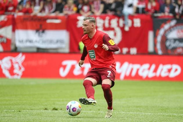 19.05.2024, xusrbx, Fussball 2.Bundesliga, 1.FC Kaiserslautern - Eintracht Braunschweig emspor, Marlon Ritter (1. FC Kaiserslautern, 7), Aktion, Einzelbild, Freisteller, mit Ball, (DFL DFB REGULATIONS PROHIBIT ANY USE OF PHOTOGRAPHS as IMAGE SEQUENCES and or QUASI-VIDEO) Kaiserslautern