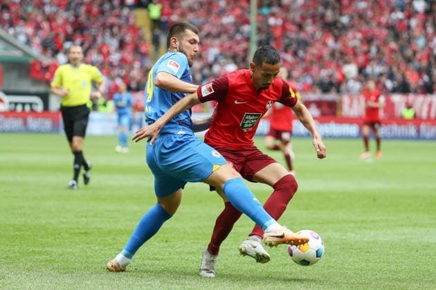 19.05.2024, xusrbx, Fussball 2.Bundesliga, 1.FC Kaiserslautern - Eintracht Braunschweig emspor, v.l. Jannis Nikolaou (Eintracht Braunschweig, 4), Kenny Prince Redondo (1. FC Kaiserslautern,c 11), (DFL DFB REGULATIONS PROHIBIT ANY USE OF PHOTOGRAPHS as IMAGE SEQUENCES and or QUASI-VIDEO) Kaiserslautern