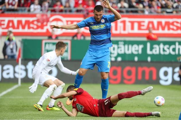 19.05.2024, xusrbx, Fussball 2.Bundesliga, 1.FC Kaiserslautern - Eintracht Braunschweig emspor, v.l. Ron Thorben Hoffmann (Eintracht Braunschweig, 1),Hasan Kurucay (Eintracht Braunschweig, 29), Kenny Prince Redondo (1. FC Kaiserslautern,c 11), Strafraum, Strafraumszene, (DFL DFB REGULATIONS PROHIBIT ANY USE OF PHOTOGRAPHS as IMAGE SEQUENCES and or QUASI-VIDEO) Kaiserslautern
