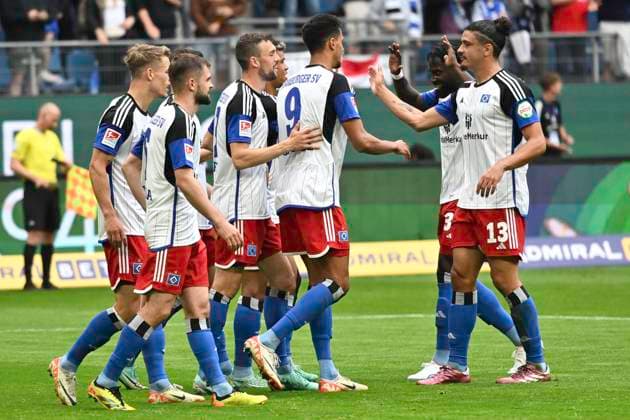 GER; 2. FBL,, Hamburger SV vs 1.FC Nuernberg 19.05.2024, Volksparkstadion, Hamburg, GER; 2. FBL, Hamburger SV vs 1.FC Nuernberg im Bild Robert Glatzel (Hamburg 09) schiesst das Tor zum 3-1 fuer Hamburg und jubelt mit der Mannschaft