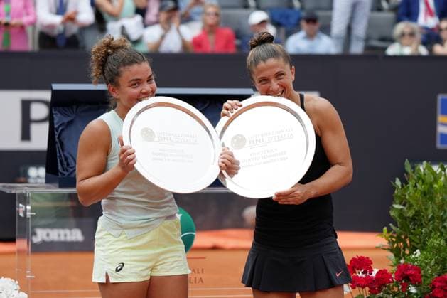Sara Errani (ITA) and Jasmine Paolini (ITA) celebrate with the trophy during the award ceremony, Tennis WTA, Tennis Damen Internazionali BNL d Italia - Double Women s Final, Coco Gauff (USA) Erin Routliffe (NZL) against Sara Errani (ITA) Jasmine Paolini (ITA), Foro Italico, May 19, 2024, Rome, Italy.