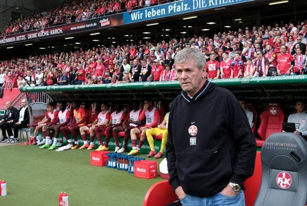 Fussball - 2. Bundesliga - Saison 2023 24 Kaiserslautern - Fritz-Walter-Stadion 20.04.2024 1. FC Kaiserslautern (fck) - Eintracht Braunschweig (bs) Letztes Heim für Trainer Friedhelm FUNKEL (1. FC Kaiserslautern) Fussball - 2. Bundesliga - 1. FC Kaiserslautern