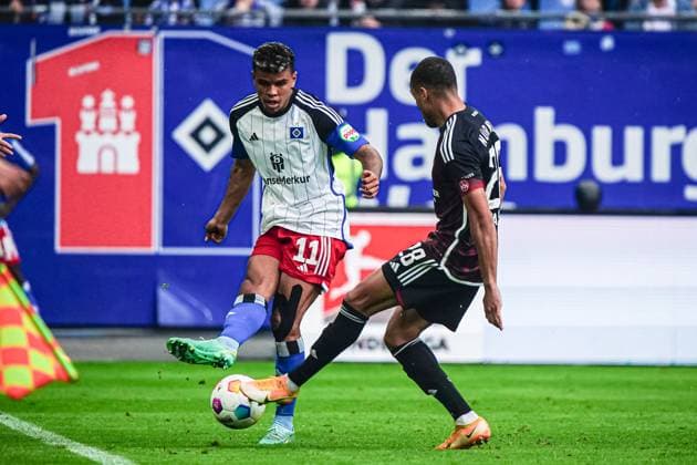 Ransford-Yeboah Koenigsdoerffer (Hamburger SV, 11), Jan Gyamerah (1. FC Nuernberg, 28) GER, Hamburger SV vs. 1. FC Nuernberg, Fussball, 2. Bundesliga, Spieltag 34, Saison 2023 2024, 19.05.2024 DFL REGULATIONS PROHIBIT ANY USE OF PHOTOGRAPHS AS IMAGE SEQUENCES AND OR QUASI-VIDEO GER, Hamburger SV vs. 1. FC Nuernberg, Fussball, 2. Bundesliga, Spieltag 34, Saison 2023 2024, 19.05.2024 Hamburg