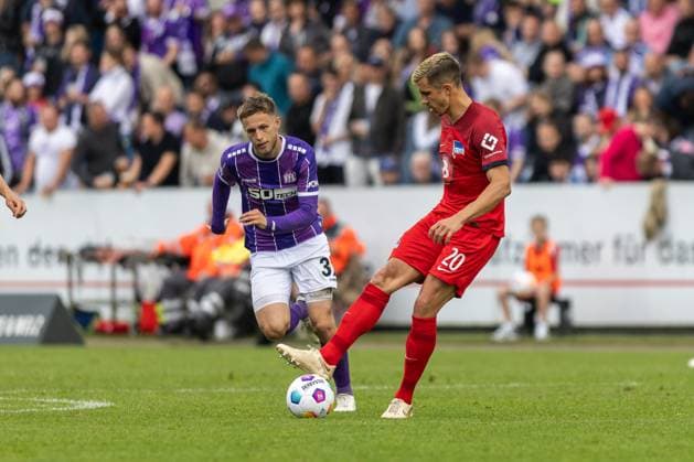 VfL Osnabrück vs. Hertha BSC; Osnabrück, 19.05.2024 Marc Oliver Kempf (Hertha BSC Berlin, 20) und Jannes Wulff (VfL Osnabrück, 32) 2. Fußball Bundesliga 34. Spieltag: VfL Osnabrück vs. Hertha BSC, Stadion Bremer Brücke am 19.05.2024. DFB DFL REGULATIONS PROHIBIT ANY USE OF PHOTOGRAPHS AS IMAGE SEQUENCES AND OR QUASI-VIDEO.