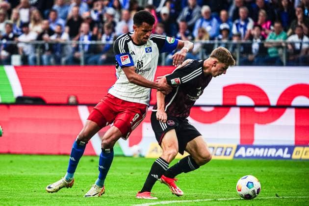 Robert Glatzel (Hamburger SV, 09), Finn Jeltsch (1. FC Nuernberg, 44) GER, Hamburger SV vs. 1. FC Nuernberg, Fussball, 2. Bundesliga, Spieltag 34, Saison 2023 2024, 19.05.2024 DFL REGULATIONS PROHIBIT ANY USE OF PHOTOGRAPHS AS IMAGE SEQUENCES AND OR QUASI-VIDEO GER, Hamburger SV vs. 1. FC Nuernberg, Fussball, 2. Bundesliga, Spieltag 34, Saison 2023 2024, 19.05.2024 Hamburg