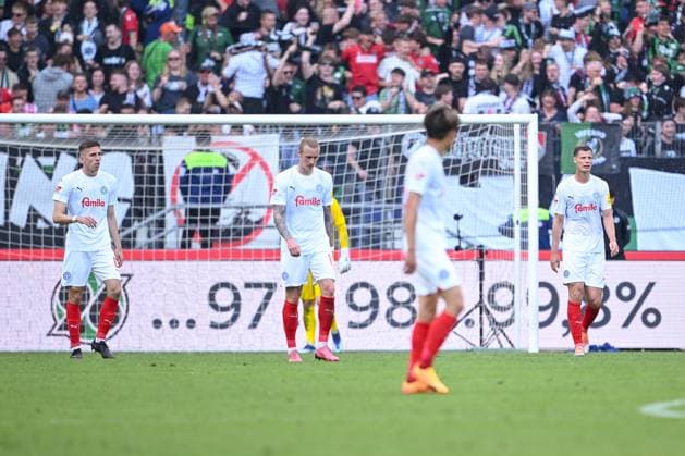 19.05.2024, Fussball, 2. Bundesliga, 34. Spieltag Saison 2023 2024, Hannover 96 - Holstein Kiel, Holstein Kiel enttäuscht nach dem Gegentor. Marvin Schulz (Holstein Kiel), xRHR-FOTO TKx