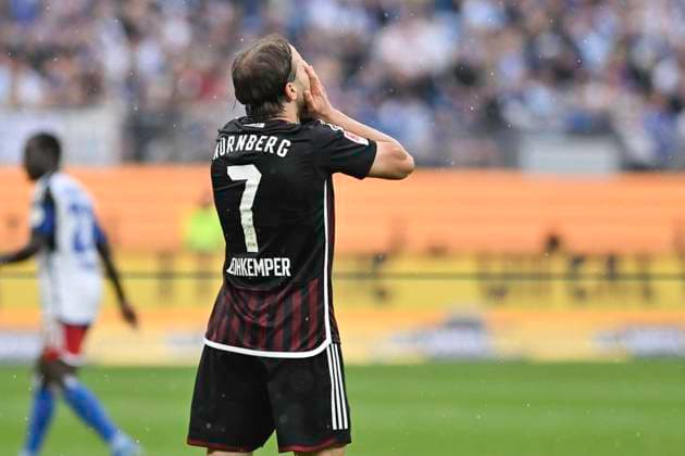 GER; 2. FBL,, Hamburger SV vs 1.FC Nuernberg 19.05.2024, Volksparkstadion, Hamburg, GER; 2. FBL, Hamburger SV vs 1.FC Nuernberg im Bild Felix Lohkemper (Nuernberg 07) schlaegt sich die Haende vor das Gesicht nach einem verschossenen Torschuss