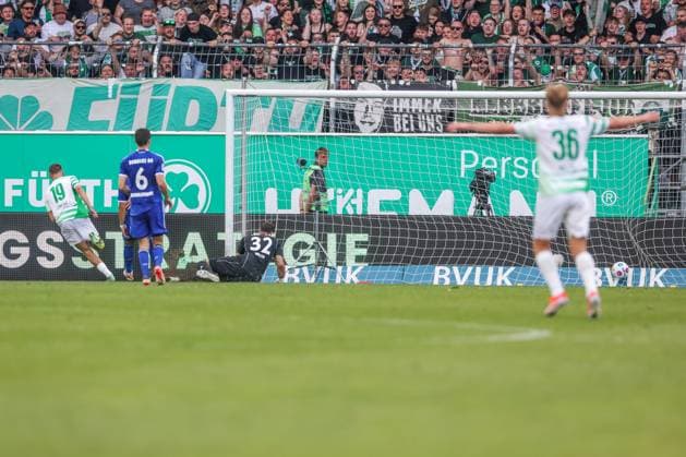 19.05.2024, Fussball, Saison 2023 2024, 2. Bundesliga, 34. Spieltag, Greuther Fürth - FC Schalke 04, Tim Lemperle (SpVgg Greuther Fürth) erzielt das Tor zum 2 zu 0. Fürth Stadion am Ronhof Bayern Deutschland xRHR-FOTO TRx
