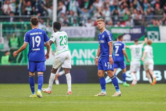19.05.2024, Fussball, Saison 2023 2024, 2. Bundesliga, 34. Spieltag, Greuther Fürth - FC Schalke 04, Keke Topp (FC Schalke 04) Fürth Stadion am Ronhof Bayern Deutschland xRHR-FOTO TRx