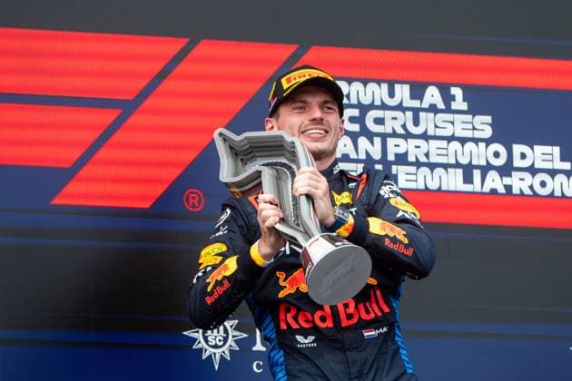 Max Verstappen (Oracle Red Bull Racing, 01) jubelt auf dem Podium bei der Siegerehrung ueber den Sieg, ITA, Formel 1 Weltmeisterschaft, Grand Prix Emilia-Romagna Imola, Autodromo Enzo e Dino Ferrari, Rennen, 19.05.2024 ITA, Formel 1 Weltmeisterschaft, Grand Prix Emilia-Romagna Imola, Autodromo Enzo e Dino Ferrari, Rennen, 19.05.2024 Imola Copyright: xEibner-Pressefoto Memmlerx EP_MMR