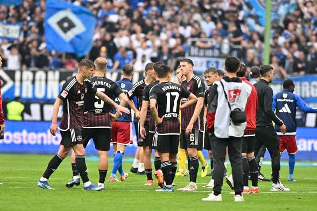 GER; 2. FBL,, Hamburger SV vs 1.FC Nuernberg 19.05.2024, Volksparkstadion, Hamburg, GER; 2. FBL, Hamburger SV vs 1.FC Nuernberg im Bild die Mannschaft aus Nuernberg laesst die Koepfe haengen