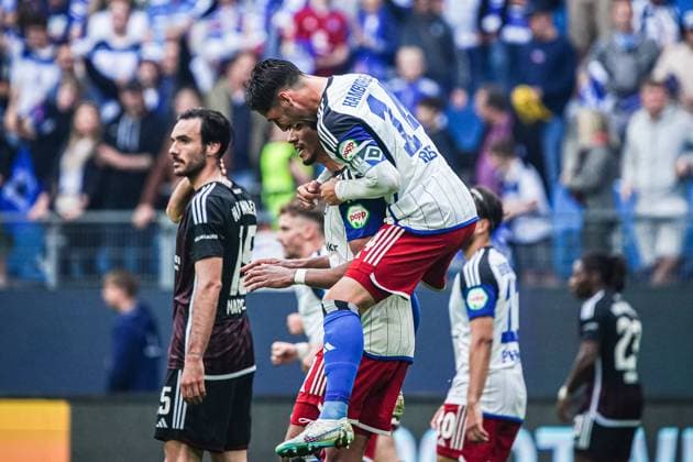 Torjubel Jubel Ludovit Reis (Hamburger SV, 14) und Robert Glatzel (Hamburger SV, 09) nach Tor zum 4:1 per Elfmeter Strafstoss Robert Glatzel (Hamburger SV, 09) GER, Hamburger SV vs. 1. FC Nuernberg, Fussball, 2. Bundesliga, Spieltag 34, Saison 2023 2024, 19.05.2024 DFL REGULATIONS PROHIBIT ANY USE OF PHOTOGRAPHS AS IMAGE SEQUENCES AND OR QUASI-VIDEO GER, Hamburger SV vs. 1. FC Nuernberg, Fussball, 2. Bundesliga, Spieltag 34, Saison 2023 2024, 19.05.2024 Hamburg
