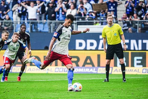 Tor zum 4:1 per Elfmeter Strafstoss Robert Glatzel (Hamburger SV, 09) GER, Hamburger SV vs. 1. FC Nuernberg, Fussball, 2. Bundesliga, Spieltag 34, Saison 2023 2024, 19.05.2024 DFL REGULATIONS PROHIBIT ANY USE OF PHOTOGRAPHS AS IMAGE SEQUENCES AND OR QUASI-VIDEO GER, Hamburger SV vs. 1. FC Nuernberg, Fussball, 2. Bundesliga, Spieltag 34, Saison 2023 2024, 19.05.2024 Hamburg