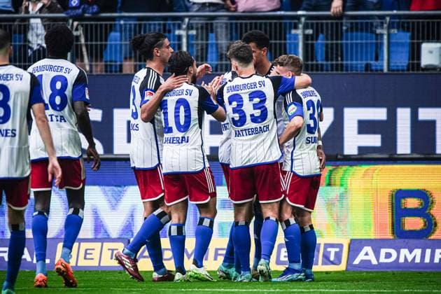 Torjubel Jubel Hamburger SV nach Tor zum 4:1 per Elfmeter Strafstoss Robert Glatzel (Hamburger SV, 09) GER, Hamburger SV vs. 1. FC Nuernberg, Fussball, 2. Bundesliga, Spieltag 34, Saison 2023 2024, 19.05.2024 DFL REGULATIONS PROHIBIT ANY USE OF PHOTOGRAPHS AS IMAGE SEQUENCES AND OR QUASI-VIDEO GER, Hamburger SV vs. 1. FC Nuernberg, Fussball, 2. Bundesliga, Spieltag 34, Saison 2023 2024, 19.05.2024 Hamburg