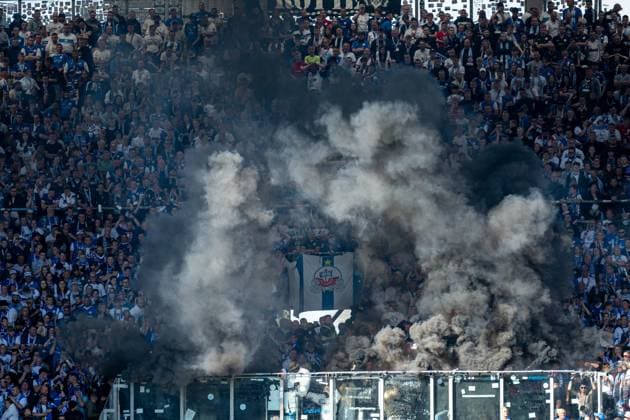 Rostock, Deutschland 19. Mai 2024: 2. BL - 2023 2024 - FC Hansa Rostock vs. SC Paderborn Im Bild: schwarzer Rauch im Ostseestadion auf den Tribünen DFL regulations prohibit any use of photographs as image sequences and or quasi-video.