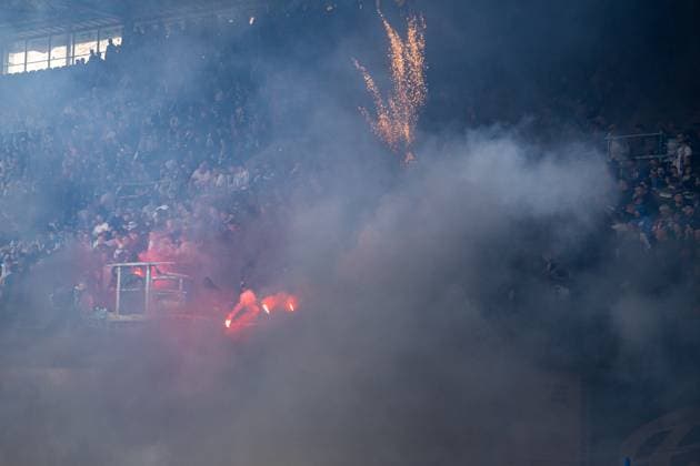 Rostock, Deutschland 19. Mai 2024: 2. BL - 2023 2024 - FC Hansa Rostock vs. SC Paderborn Im Bild: Pyro und schwarzer Rauch auf der Südtribüne DFL regulations prohibit any use of photographs as image sequences and or quasi-video.