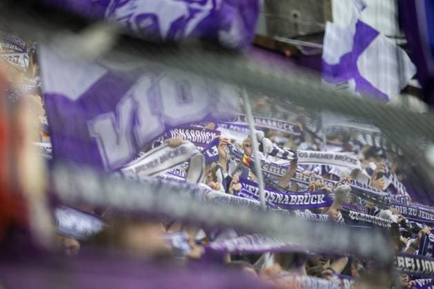 VfL Osnabrück vs. Hertha BSC; Osnabrück, 19.05.2024 Die Mannschaft des VfL Osnabrück verabschieden ihre Mannschaft 2. Fußball Bundesliga 34. Spieltag: VfL Osnabrück vs. Hertha BSC, Stadion Bremer Brücke am 19.05.2024. DFB DFL REGULATIONS PROHIBIT ANY USE OF PHOTOGRAPHS AS IMAGE SEQUENCES AND OR QUASI-VIDEO.
