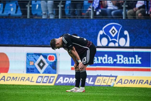 1. FC Nuernberg enttaeuscht enttaeuschung nach Niederlage GER, Hamburger SV vs. 1. FC Nuernberg, Fussball, 2. Bundesliga, Spieltag 34, Saison 2023 2024, 19.05.2024 DFL REGULATIONS PROHIBIT ANY USE OF PHOTOGRAPHS AS IMAGE SEQUENCES AND OR QUASI-VIDEO GER, Hamburger SV vs. 1. FC Nuernberg, Fussball, 2. Bundesliga, Spieltag 34, Saison 2023 2024, 19.05.2024 Hamburg