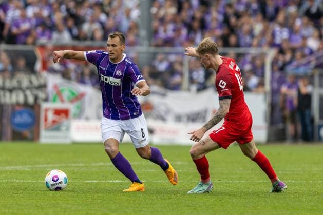 VfL Osnabrück vs. Hertha BSC; Osnabrück, 19.05.2024 Robert Tesche (VfL Osnabrück, 8) 2. Fußball Bundesliga 34. Spieltag: VfL Osnabrück vs. Hertha BSC, Stadion Bremer Brücke am 19.05.2024. DFB DFL REGULATIONS PROHIBIT ANY USE OF PHOTOGRAPHS AS IMAGE SEQUENCES AND OR QUASI-VIDEO.