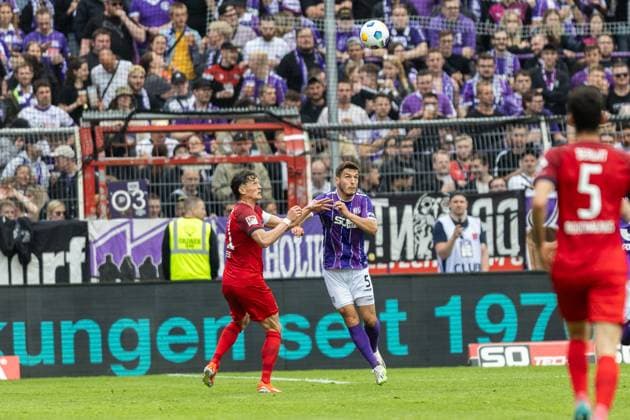 VfL Osnabrück vs. Hertha BSC; Osnabrück, 19.05.2024 Bashkim Ajdini (VfL Osnabrück, 5) und Fabian Reese (Hertha BSC Berlin, 11) 2. Fußball Bundesliga 34. Spieltag: VfL Osnabrück vs. Hertha BSC, Stadion Bremer Brücke am 19.05.2024. DFB DFL REGULATIONS PROHIBIT ANY USE OF PHOTOGRAPHS AS IMAGE SEQUENCES AND OR QUASI-VIDEO.