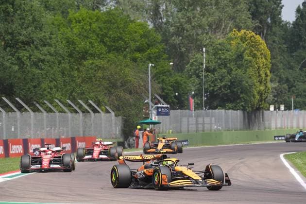 Formel 1 Grand Prix Emilia Romagna 2024 19.05.2024, Autodromo Enzo e Dino Ferrari, Imola, Formel 1 Grand Prix Emilia Romagna 2024 ,im Bild Lando Norris (GBR), McLaren F1 Team, Charles Leclerc (MCO), Scuderia Ferrari HP, Carlos Sainz Jr. (ESP), Scuderia Ferrari HP, Oscar Piastri (AUS), McLaren F1 Team