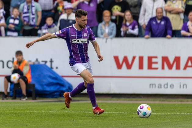 VfL Osnabrück vs. Hertha BSC; Osnabrück, 19.05.2024 Charalambos Makridis (VfL Osnabrück, 11) 2. Fußball Bundesliga 34. Spieltag: VfL Osnabrück vs. Hertha BSC, Stadion Bremer Brücke am 19.05.2024. DFB DFL REGULATIONS PROHIBIT ANY USE OF PHOTOGRAPHS AS IMAGE SEQUENCES AND OR QUASI-VIDEO.