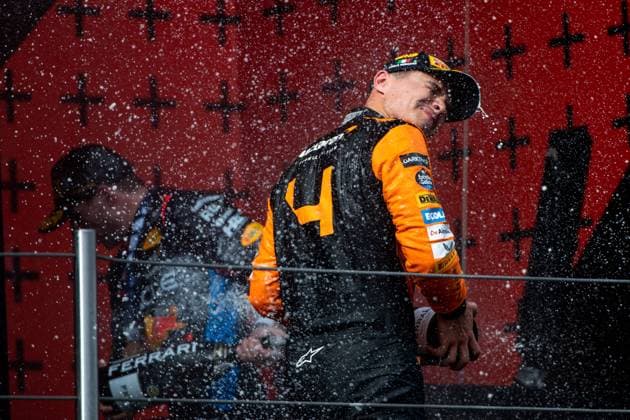 Lando Norris (McLaren Formula 1 Team, 04), Max Verstappen (Oracle Red Bull Racing, 01) bei der Siegerehrung auf dem Podium spritzt Champagner, ITA, Formel 1 Weltmeisterschaft, Grand Prix Emilia-Romagna Imola, Autodromo Enzo e Dino Ferrari, Rennen, 19.05.2024 ITA, Formel 1 Weltmeisterschaft, Grand Prix Emilia-Romagna Imola, Autodromo Enzo e Dino Ferrari, Rennen, 19.05.2024 Imola Copyright: xEibner-Pressefoto Memmlerx EP_MMR