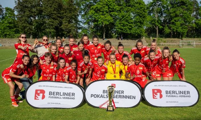 Fussball, Frauen, Saison 2023 2024, BFV-Pokal Polytan-Pokal (Finale), FC Viktoria 89 Berlin - 1. FC Union Berlin (1:2 n. v.), Siegerfoto 1. FC Union, 19.05. 2024, Copyright: xMatthiasxKochx