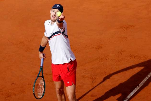 Tenis, Nicolas Jarry vs Alexander Zverev Abierto de Roma 2024. El tenista chileno Nicolas Jarry regresa la bola a Alexander Zverev de Alemania durante el partido en el foro italico. Roma, Italia. 19 05 2024 Matteo Ciambelli Photosport Tennis, NNicolas Jarry vs Alexander Zverev 2024 Rome Open tournament. Chile™s tennis player Nicolas Jarry return the ball to Alexander Zverev of Germany during the match of the Rome Open Tennis tournament in Rome, Italy. 19 05 2024 Matteo Ciambelli Photosport Nicolas Jarry vs Alexander Zverev, Abierto de Roma 2024 