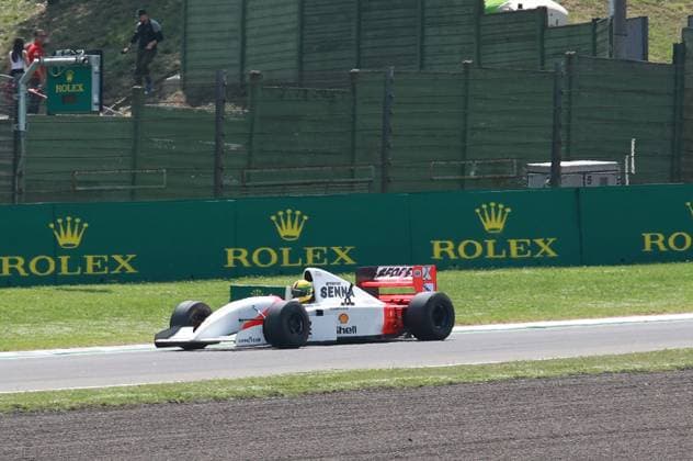 Formel 1 Grand Prix Emilia Romagna 2024 19.05.2024, Autodromo Enzo e Dino Ferrari, Imola, Formel 1 Grand Prix Emilia Romagna 2024 ,im Bild Sebastian Vettel fährt in Ayrton SennaÂ s letzem Siegerauto um den Kurs von Imola.