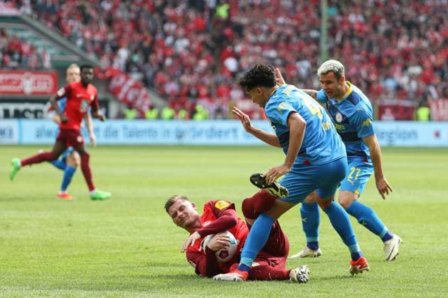 19.05.2024, xusrbx, Fussball 2.Bundesliga, 1.FC Kaiserslautern - Eintracht Braunschweig emspor, v.l. Marlon Ritter (1. FC Kaiserslautern, 7), Johan Gomez (Eintracht Braunschweig, 44), (DFL DFB REGULATIONS PROHIBIT ANY USE OF PHOTOGRAPHS as IMAGE SEQUENCES and or QUASI-VIDEO) Kaiserslautern