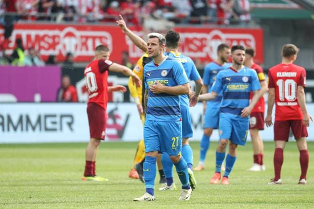 19.05.2024, xusrbx, Fussball 2.Bundesliga, 1.FC Kaiserslautern - Eintracht Braunschweig emspor, Niko Kijewski (Eintracht Braunschweig, 27), nach dem Spiel, (DFL DFB REGULATIONS PROHIBIT ANY USE OF PHOTOGRAPHS as IMAGE SEQUENCES and or QUASI-VIDEO) Kaiserslautern