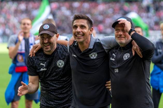 Marcel Rapp (Holstein Kiel, Trainer), Dirk Bremser (Holstein Kiel, Co Trainer), Alexander Hahn (Holstein Kiel, Co Trainer) GER, Hannover 96 vs. Holstein Kiel, Fußball, 2. Bundesliga, 34. Spieltag, Spielzeit 2023 2024, 19.05.2024 DFL REGULATIONS PROHIBIT ANY USE OF PHOTOGRAPHS AS IMAGE SEQUENCES AND OR QUASI-VIDEO Hannover 96 vs. Holstein Kiel, Fußball, 2. Bundesliga, 34. Spieltag, Spielzeit 2023 2024, 19.05.2024 Hannover