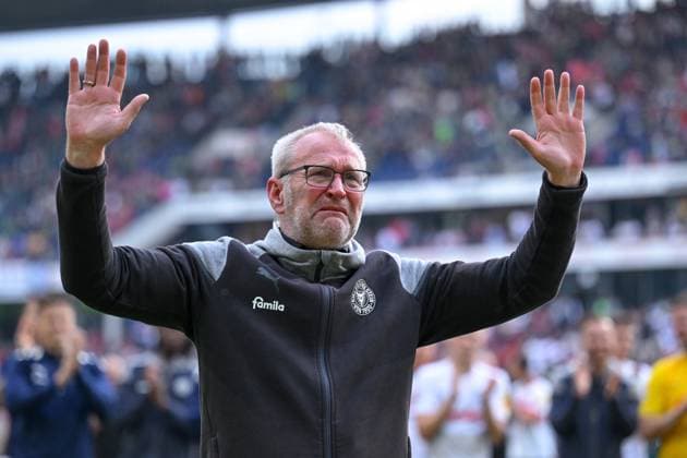 19.05.2024, Fussball, 2. Bundesliga, 34. Spieltag Saison 2023 2024, Hannover 96 - Holstein Kiel, Uwe Stover (Sportdirektor Holstein Kiel) weint. xRHR-FOTO TKx
