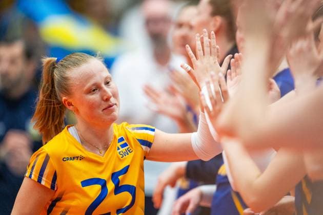240519 Emmy Andersson of Sweden chosen to the player of the team during the European Golden League between Sweden and Belgium on May 19, 2024 in Lund. Photo: Avdo Bilkanovic BILDBYRAN COP 115 AB0272 volleyboll volleyball european golden league sverige belgium sweden dam bbeng Copyright: AVDOxBILKANOVIC BB240519AB092
