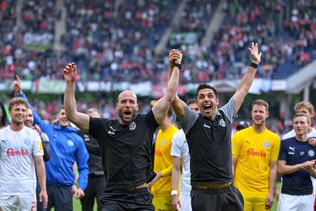 19.05.2024, Fussball, 2. Bundesliga, 34. Spieltag Saison 2023 2024, Hannover 96 - Holstein Kiel, Co-Trainer Alexander Hahn (Holstein Kiel), Trainer Marcel Rapp (Holstein Kiel) xRHR-FOTO TKx