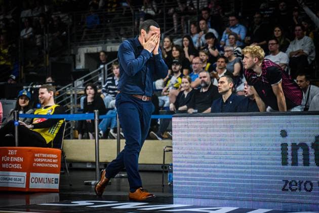 Sport Bilder des Tages Basketball Berlin 19.05.2024 Saison 2023 2024 1. Bundesliga easyCredit BBL Playoffs Viertelfinale Spiel 2 Alba Berlin - Telekom Baskets Bonn Roel Moors (Bonn, Trainer)