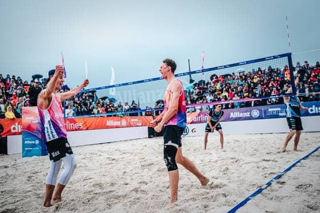 Beachvolleyball Männer German Beach Tour 2024 Tourstop Düsseldorf 19.05.2024 Max Just (links) und Robin Sowa (rechts) gewinnen den Tourstop in Düsseldorf Düsseldorf Robert-Lehr-Ufer Nordrhein-Westfalen Deutschland