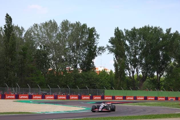 Kevin Magnussen of Denmark and Haas F1 in Aktion, Race, F1 Emilia-Romagna Grand Prix 2024, Autodromo Enzo e Dino Ferrari am 19. May 2024 in Imola, Italy. (Foto von Diogo Cardoso DeFodi Images) Kevin Magnussen of Denmark and Haas F1 in action, Race, F1 Emilia-Romagna Grand Prix 2024, Autodromo Enzo e Dino Ferrari on May 19, 2024 in Imola, Italy. (Photo by Diogo Cardoso DeFodi Images) Defodi-645_f1imo20240518_0324
