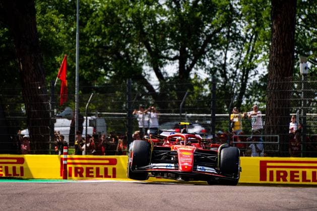 May 19, 2024, Imola, Imola, Italy: Carlos Sainz during the race at curve Gresini, 7th round of Formula 1 World Championship, WM, Weltmeisterschaft at the Enzo and Dino Ferrari International racetrack of Imola Imola Italy - ZUMAm264 20240519_znp_m264_003 Copyright: xLucaxMartinix