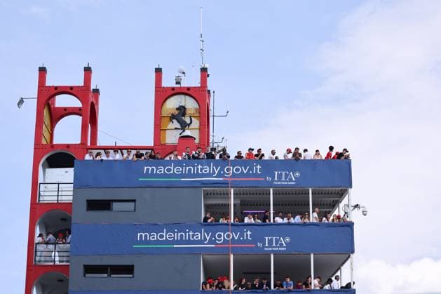 Fans im Tower, Rennen, ITA, Formel 1 Weltmeisterschaft, Grand Prix Emilia-Romagna Imola, Autodromo Enzo e Dino Ferrari, Media Day, 19.05.2024 ITA, Formel 1 Weltmeisterschaft, Grand Prix Emilia-Romagna Imola, Autodromo Enzo e Dino Ferrari, Media Day, 19.05.2024 Imola Copyright: xEibner-Pressefoto AnnikaxGrafx EP_AGF