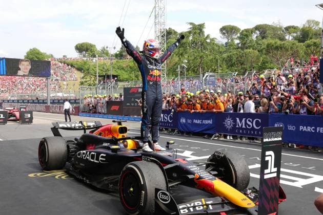 VERSTAPPEN Max (ned), Red Bull Racing RB20, portrait celebration during the Formula 1 MSC Cruises Gran Premio del Made in Italy e Dell™Emilia-Romagne 2024, 7th round of the 2024 Formula One World Championship, WM, Weltmeisterschaft from May 17 to 19, 2024 on the Autodromo Enzo e Dino Ferrari, in Imola, Italy - F1 - EMILIA-ROMAGNA GRAND PRIX 2024 DPPI Panoramic  240519_R07_EMR_DP_1Q0A9913