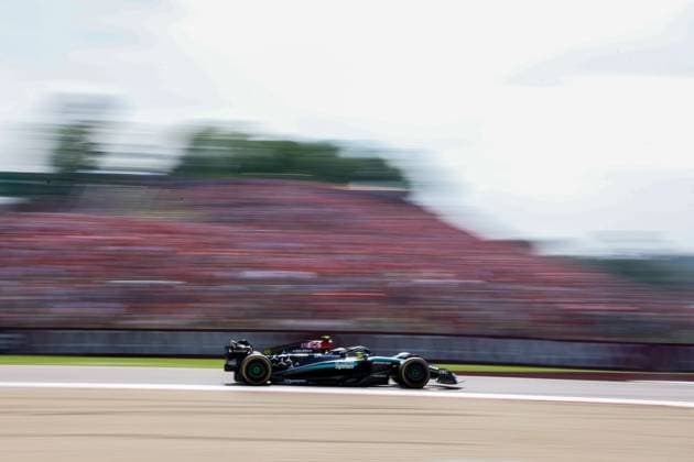 44 HAMILTON Lewis (gbr), Mercedes AMG F1 Team W15, action during the Formula 1 MSC Cruises Gran Premio del Made in Italy e Dell™Emilia-Romagne 2024, 7th round of the 2024 Formula One World Championship, WM, Weltmeisterschaft from May 17 to 19, 2024 on the Autodromo Enzo e Dino Ferrari, in Imola, Italy - F1 - EMILIA-ROMAGNA GRAND PRIX 2024 DPPI Panoramic  240519_R07_EMR_DP_F12024GP07ITA_HZ_15357