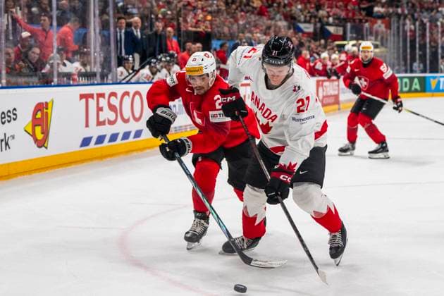 PRAGUE, CZECH REPUBLIC - MAY 19: Kevin Fiala of Switzerland (L) against Kaiden Guhle of Canada (R) during the preliminary round match between Switzerland and Canada at Prague Arena on May 19, 2024 in Prague, Czech Republic. Prague Prague Arena Czech Republic Copyright: xJustPictures.ch JarixPestelaccix jp-en-EuSpIm-JP4_JAR_Switzerland_Canada_19May2024_045