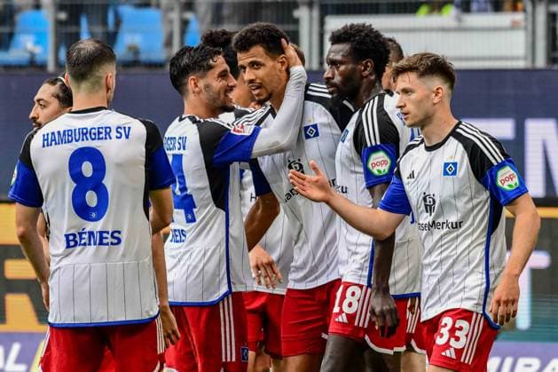 Torjubel nach dem 4:1 durch Glatzel Robert ( mitte) Laszlo Benes Ludovit Reis Bakery Jatta Katterbach Noah ( HSV ) Deutschland , Hamburg , Volksparkstadion , Fussball , Bundesliga , 2. Fussball Bundesliga , Hamburger SV - 1 FC Nürnberg
