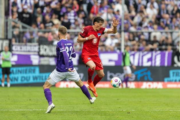 VfL Osnabrück vs. Hertha BSC; Osnabrück, 19.05.2024 Fabian Reese (Hertha BSC Berlin, 11) und Jannes Wulff (VfL Osnabrück, 32) 2. Fußball Bundesliga 34. Spieltag: VfL Osnabrück vs. Hertha BSC, Stadion Bremer Brücke am 19.05.2024. DFB DFL REGULATIONS PROHIBIT ANY USE OF PHOTOGRAPHS AS IMAGE SEQUENCES AND OR QUASI-VIDEO.