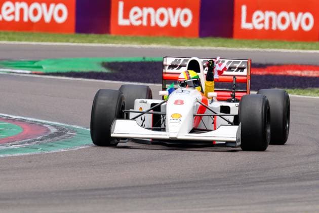 F1 GP Imola Italien Sonntag, 19.05.2024 Sebastian Vettel in Ayrton Sennas McLaren MP4 8 aus dem Jahr 1993; F1 GP Imola Italien Sonntag, 19.05.2024 Copyright: xBEAUTIFULxSPORTS Erlhofx